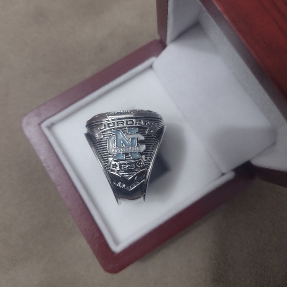 MICHAEL JORDAN 1982 HANDMADE SIZE 11 UNC CHAMPIONSHIP RING w/CHERRY HARDWOOD SET - Picture 2 of 14